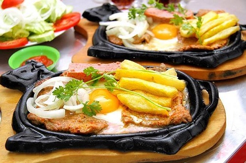 Bò né có hương vị thơm ngon và thịt mềm khi được nướng chín tới. Ảnh: Bò né 3 ngon Đà Nẵng.