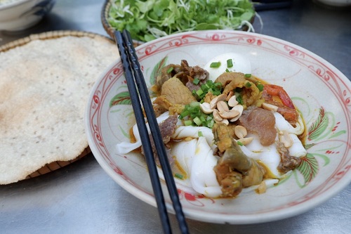 Mì Quảng thập cẩm tại quán ăn Đà Nẵng Nha Trang