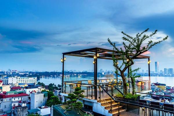 View Hồ Tây lãng mạn tại 6 Degrees quán ăn 8/3 View Hồ Tây lãng mạn tại 6 Degrees quán ăn 8/3