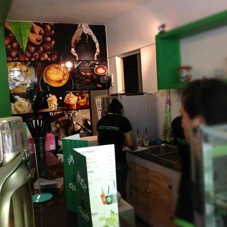 Không gian màu xanh lá tại quán cà phê phượt Phượt Coffee