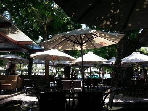 Paramount Cafe - Quán cà phê hướng biển tuyệt đẹp