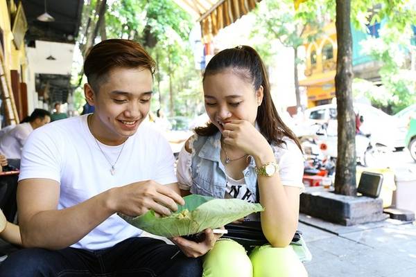 Thưởng thức đặc sản cốm khi đi du lịch Hà Nội mùa thu