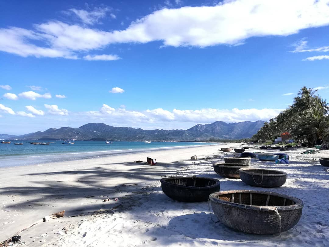 Thuê thuyền khám phá đảo khi du lịch Dốc Lết Nha Trang Thuê thuyền khám phá đảo khi du lịch Dốc Lết Nha Trang