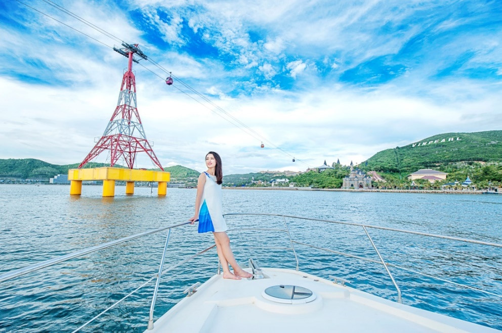 Cùng với động Phong Nha - Kẻ Bàng, Vịnh Hạ Long, Biển Mỹ Khê… cáp treo Vinpearl Land Nha Trang đã lọt vào top 30 điểm đến không nên bỏ tại Việt Nam do CNN bình chọn vào tháng 4 vừa qua. Đặc biệt, cáp treo này còn trở thành kỳ quan nhân tạo duy nhất trong danh sách này.