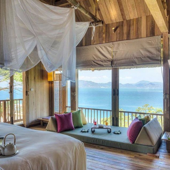 Hồ bơi riêng hướng biển tại resort Nha Trang