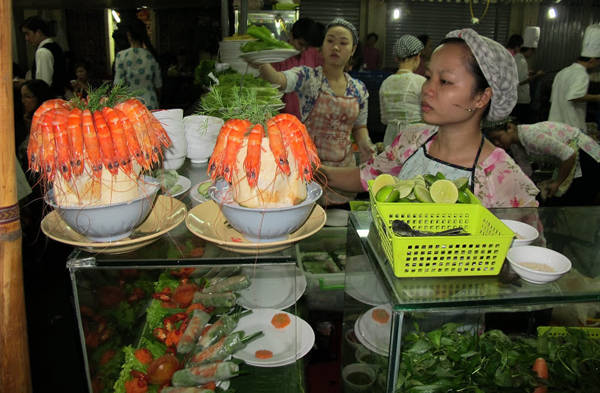 Chợ đêm Bến Thành - tụ điểm ăn uống về đêm Sài Gòn