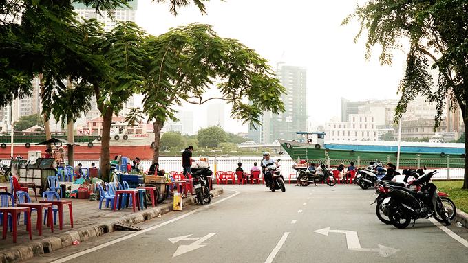 Trước đây, khu vực này từng là chốn hoang vu không người qua lại. Sau gần 7 năm từ khi hầm được khánh thành, nơi đây trở nên khang trang hơn nhờ có công viên, cây xanh, thảm cỏ...