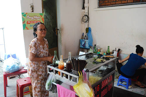 Hiện tại, cô Vân tiếp tục nối nghiệp ba mình. Ảnh: Phong Vinh.
