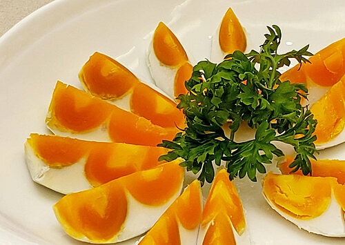 Trứng hai lòng đỏ là đặc sản địa phương Cao Bưu
