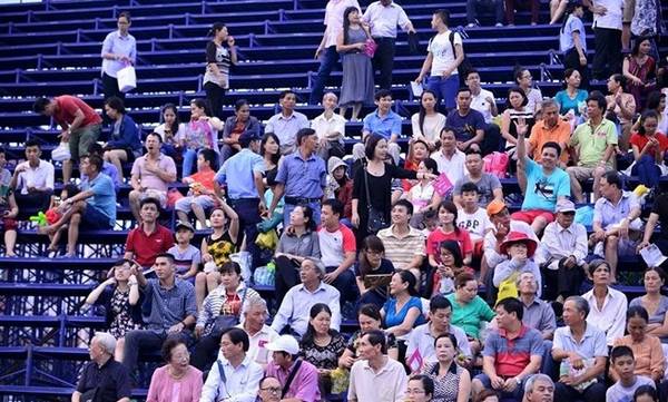 Người dân Đà Nẵng nườm nượp đi xem pháo hoa từ sớm
