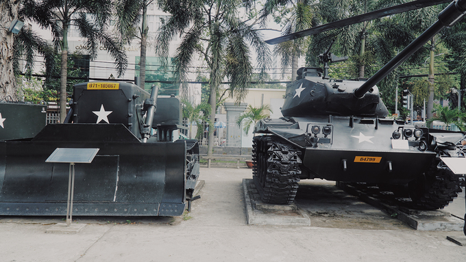Các loại xe tăng phun lửa, xe tăng hạng nhẹ có thể chạy trên nhiều địa hình như đường nhựa, đồng ruộng, đất gồ ghề hoặc lội nước. Khi cần thiết, chúng có thể được máy bay thả dù xuống mặt đất.