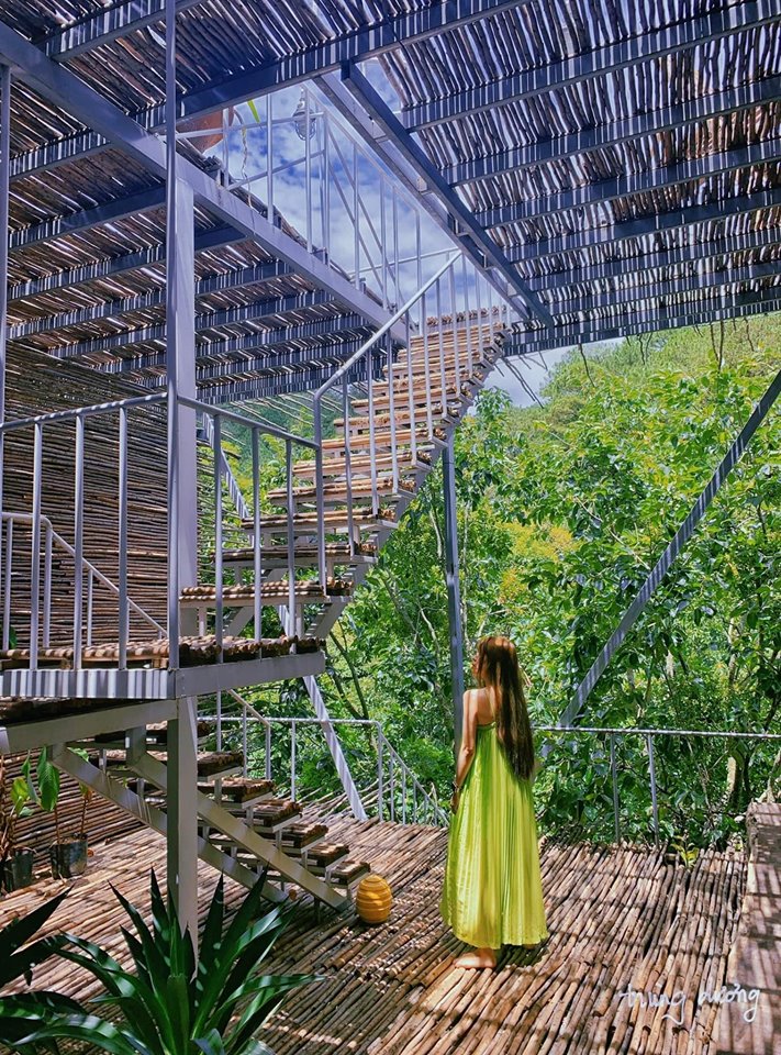 View đồi núi Somehow Cabins