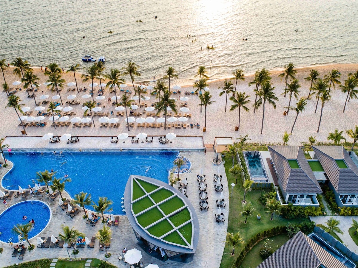 Không gian nhà hàng tại Novotel Phú Quốc