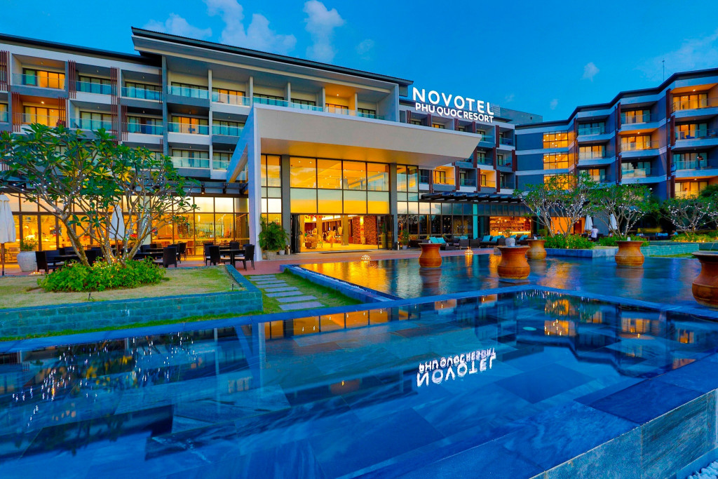 Phòng khách rộng rãi trong biệt thự Novotel Phú Quốc
