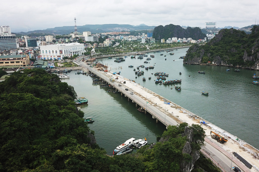 Di tích lịch sử trên núi Bài Thơ