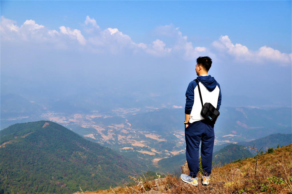 Bức tường đá phân chia lãnh thổ gần núi Cao Xiêm. Ảnh: Báo Bình Phước
