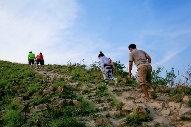 Leo núi Cô Tiên. Ảnh: Phạm Huy Khang.