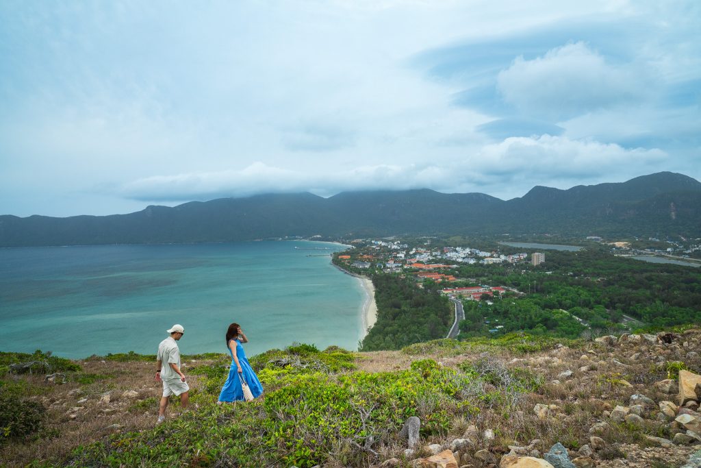Vẻ đẹp hoang sơ kỳ vĩ của núi Lò Vôi