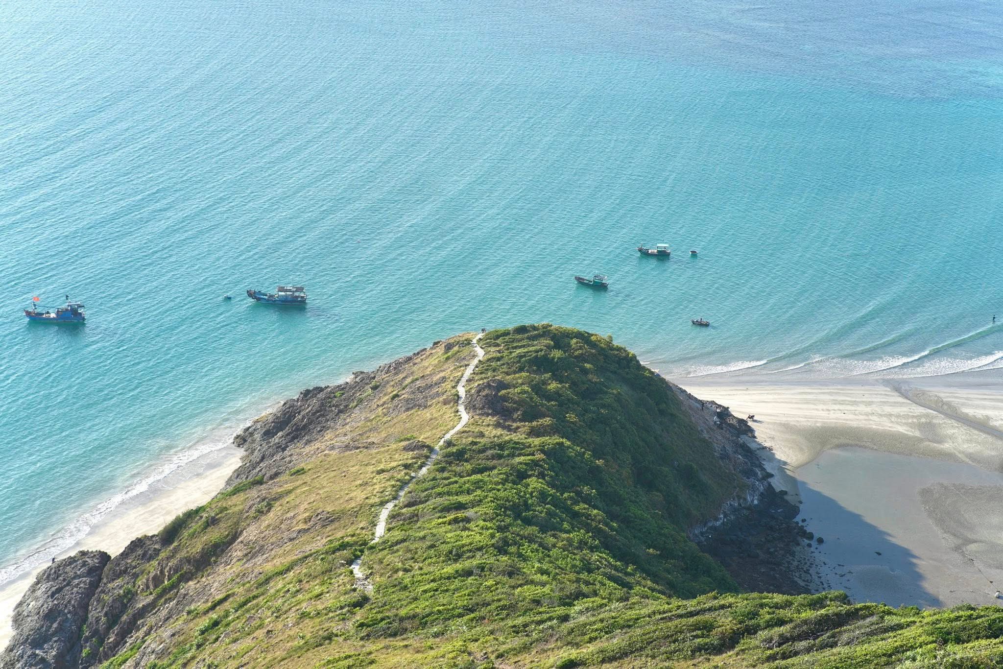 Núi Lò Vôi – hành trình trekking giữa thiên nhiên và dấu tích lịch sử Côn Đảo