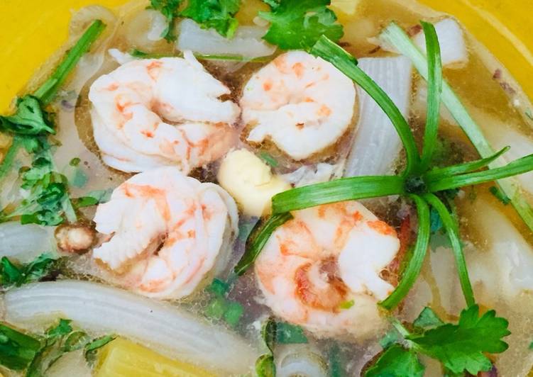 Nui luộc chín để nấu nui tôm thịt