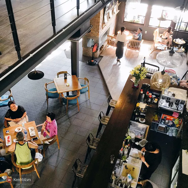 Khu vực nhà hàng và quán cafe đẹp Đà Nẵng được phân cách tinh tế