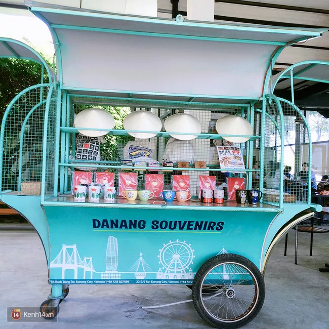 Khu trưng bày quà lưu niệm quán cafe đẹp Đà Nẵng Danang Souvenirs
