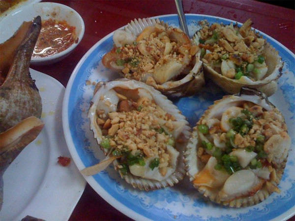 Ốc ở Sài Gòn bán ngày lẫn đêm