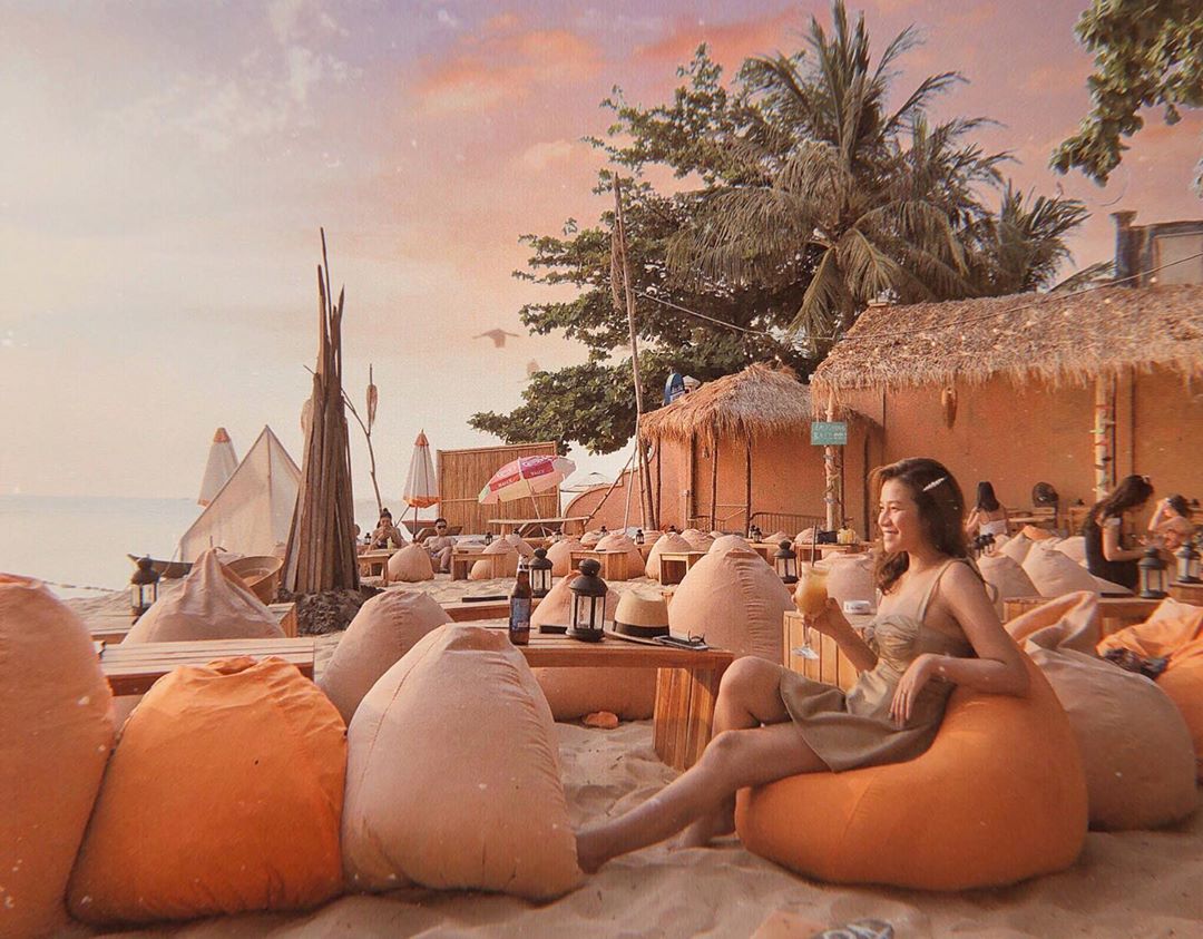 Ocsen Beach Bar Phú Quốc không gian thoáng đãng