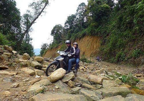 Thử thách tay lái khi phượt offroad miền Bắc đầy hiểm trở