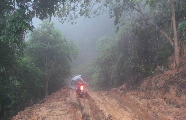 Cung đường phượt offroad miền Bắc mờ sương đầy huyền ảo