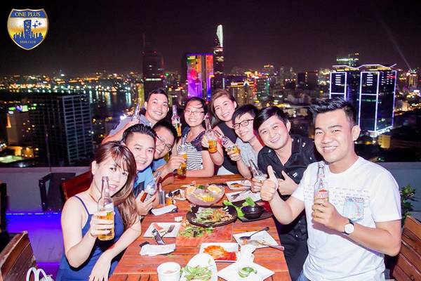 Không gian rộng lớn của One Plus Beer Club Sài Gòn