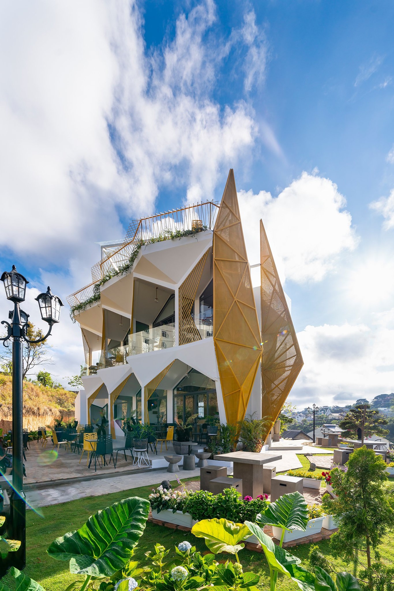 Không gian Orimi Cafe Đà Lạt thiết kế origami