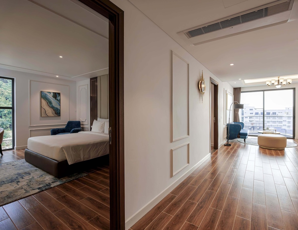 phòng ngủ hiện đại tông màu ấm áp tại khách sạn oyster bay vũng tàu
