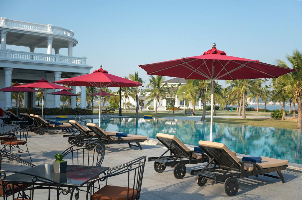 Hồ bơi Paradise Suites Trend Hạ Long