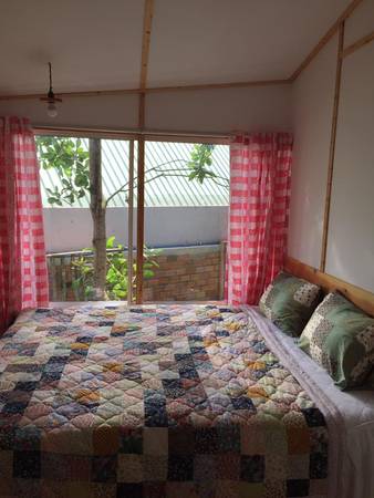Giường siêu lớn dành cho 2 người tại Peace House Phú Quốc.