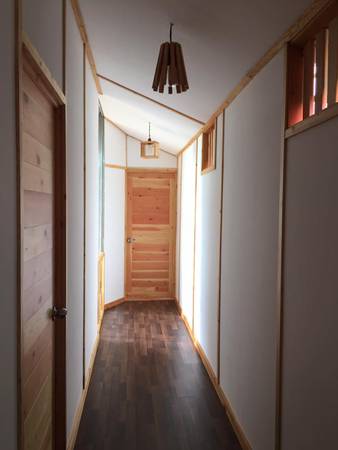 Hành lang Peace House Phú Quốc được thiết kế đơn giản nhìn rất dễ chịu