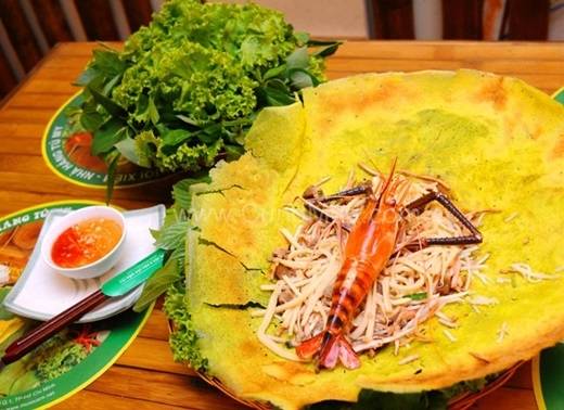 Bánh xèo Cần Thơ ăn kèm rau sống