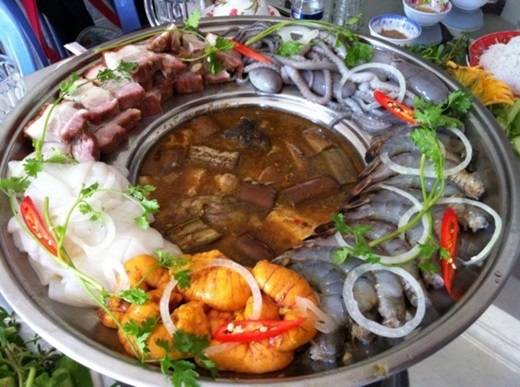 Lẩu mắm đa dạng nguyên liệu Cần Thơ
