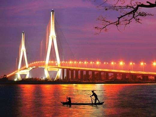 Cầu Cần Thơ lung linh về đêm