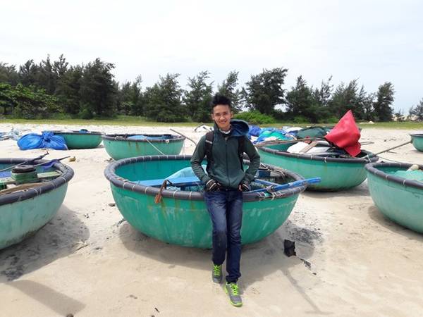 Lần này, tôi quyết định chọn Phan thiết - vùng đất vốn được mệnh danh là thiên đường của nắng và gió. Sau 4 tiếng đi xe máy từ Sài Gòn - Cát Lái - Bà Rịa - Hàm Thuận Nam, điểm đến đầu tiên chúng tôi dừng chân là hải đăng Kê Gà (Bình Thuận).