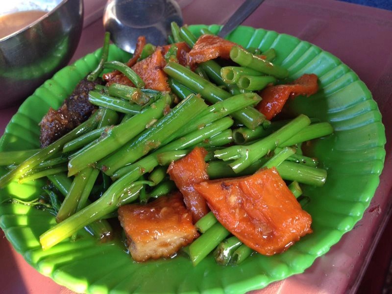 Phá lấu chiên chợ Bà Chiểu