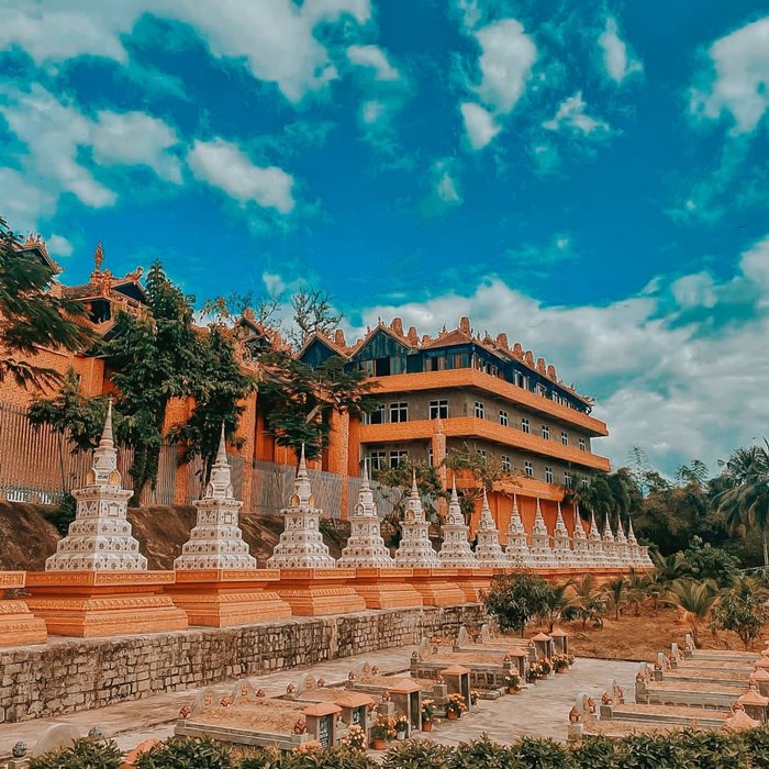 phc3a1p-vie1bb87n-thc3a1nh-sc6a1n-ivivu-1 Pháp -Viện -Thánh -Sơn-ivivu