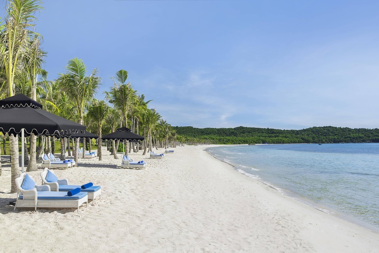 Khu nghỉ dưỡng JW Marriott Phu Quoc Emerald Bay Resort & Spa nằm bên biển bãi Khem