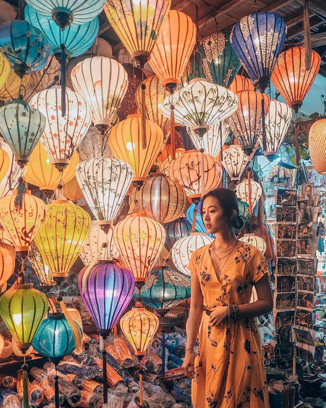 Phố cổ Hội An lung linh đèn lồng vào buổi tối
