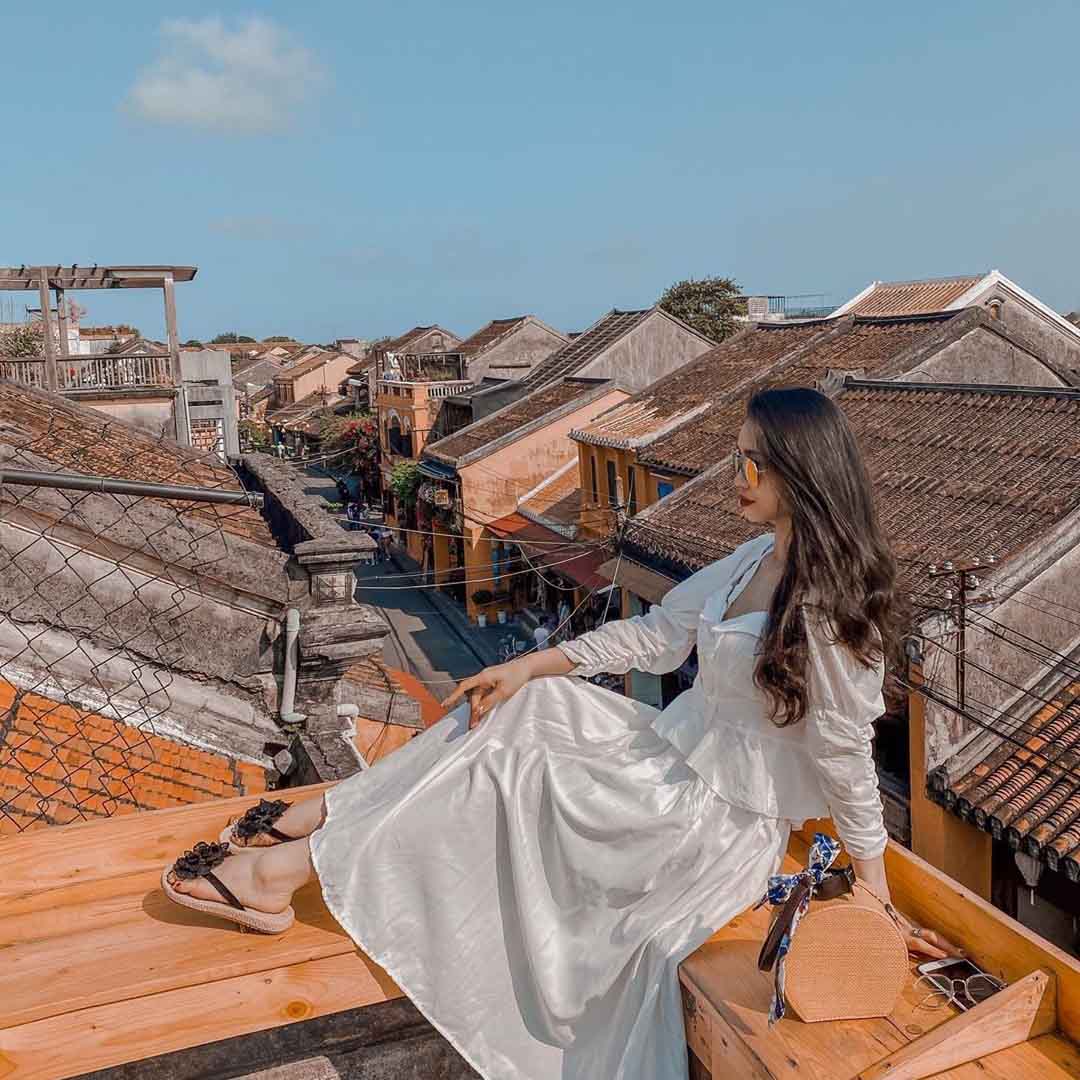 Check-in tại quán cà phê cổ trong phố cổ Hội An
