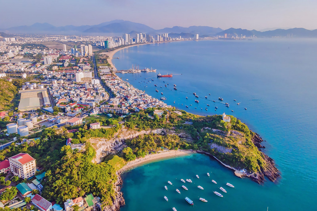 Khám phá khu phố Tây Nha Trang sầm uất
