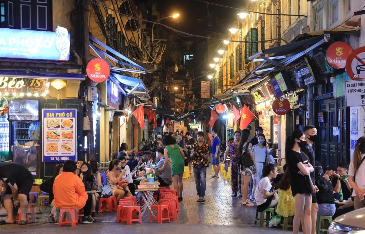 Phố Tạ Hiện tọa lạc trong khu phố cổ gần hồ Hoàn Kiếm, Hà Nội . Ảnh: Thành Đạt/TTXVN