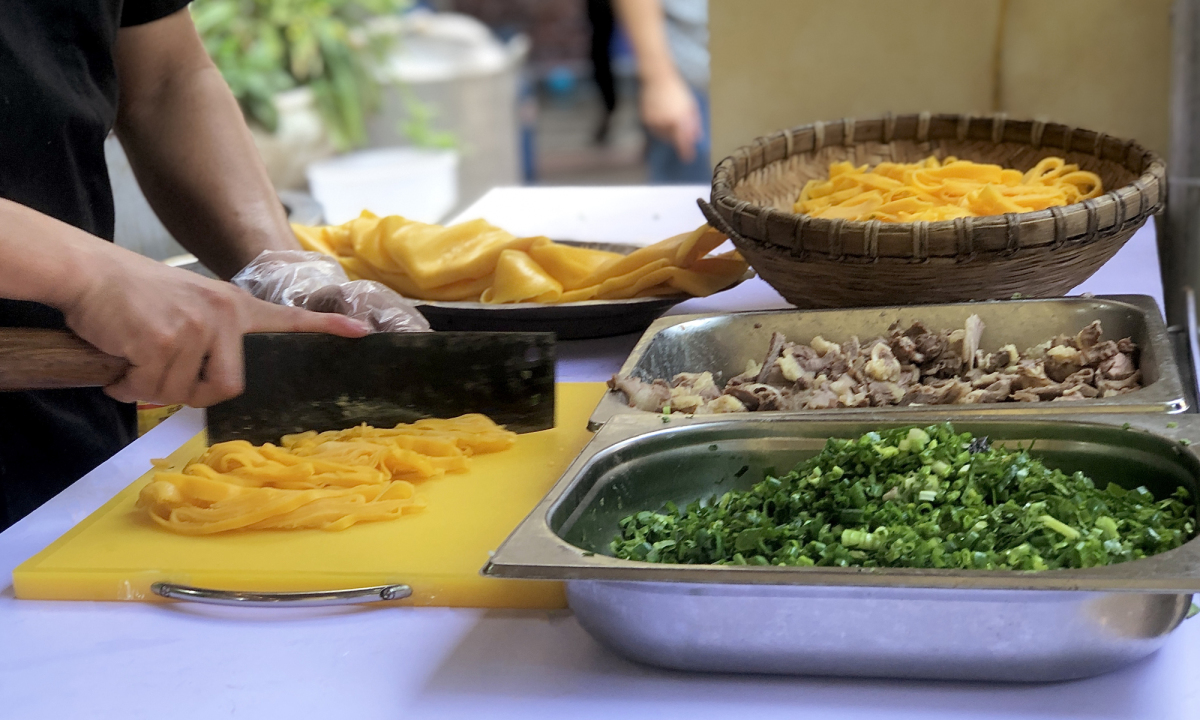 Các thành phần trong tô phở ngô Hà Giang