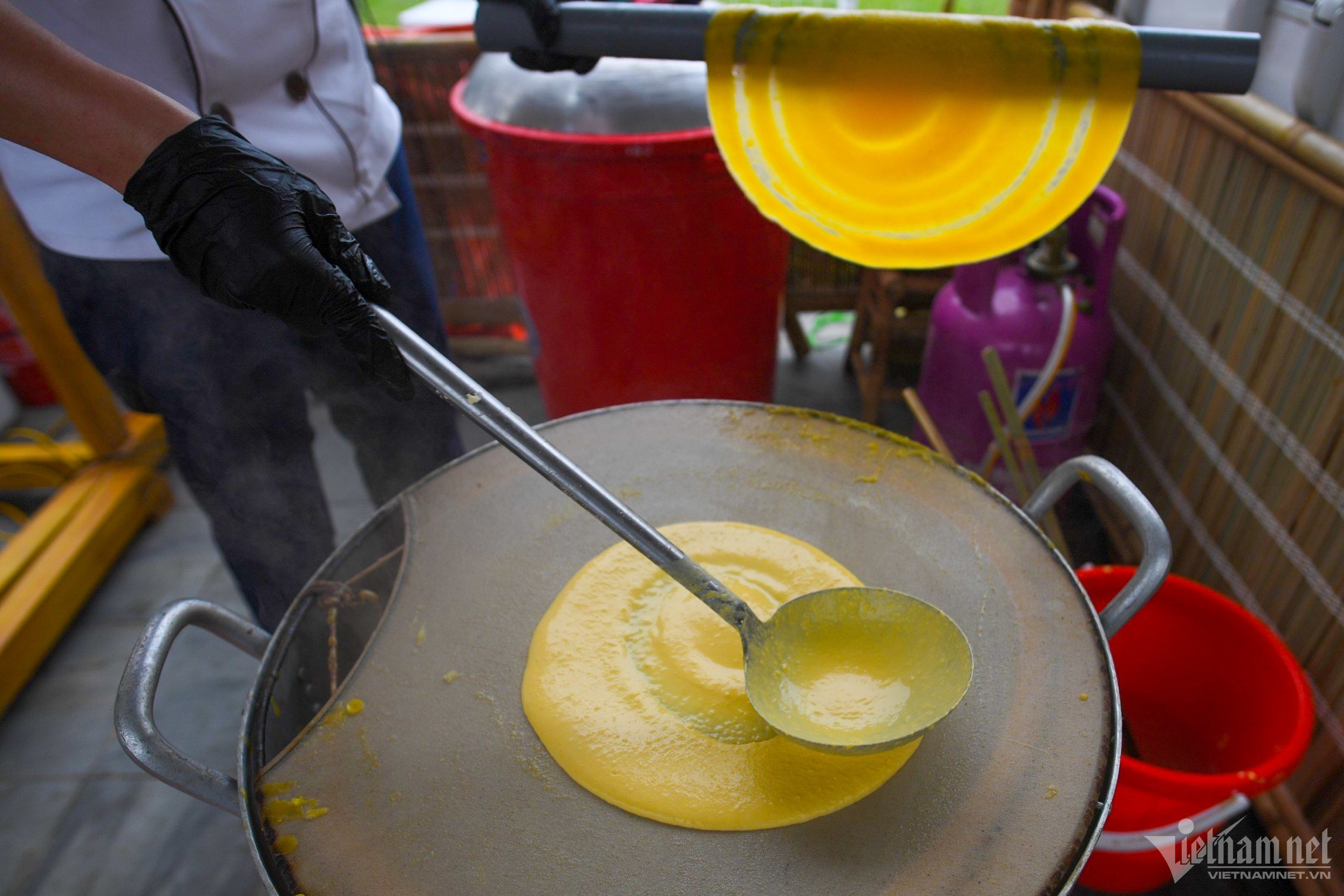 Tráng bánh phở ngô Hà Giang truyền thống