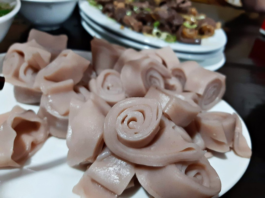 Sợi bánh phở mềm dai trong món phở trộn Tây Bắc